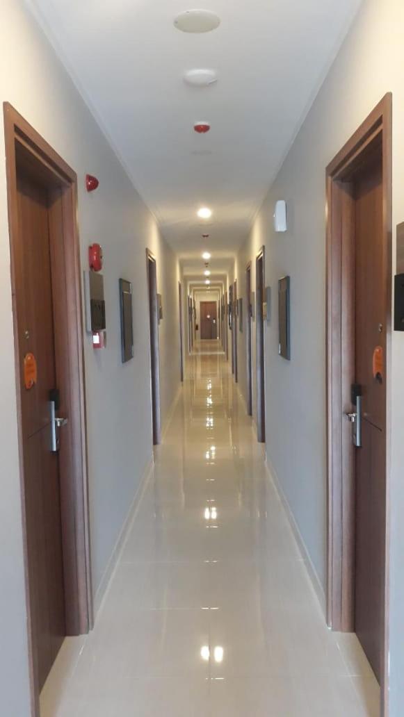 Front One Hotel Tulungagung Kültér fotó